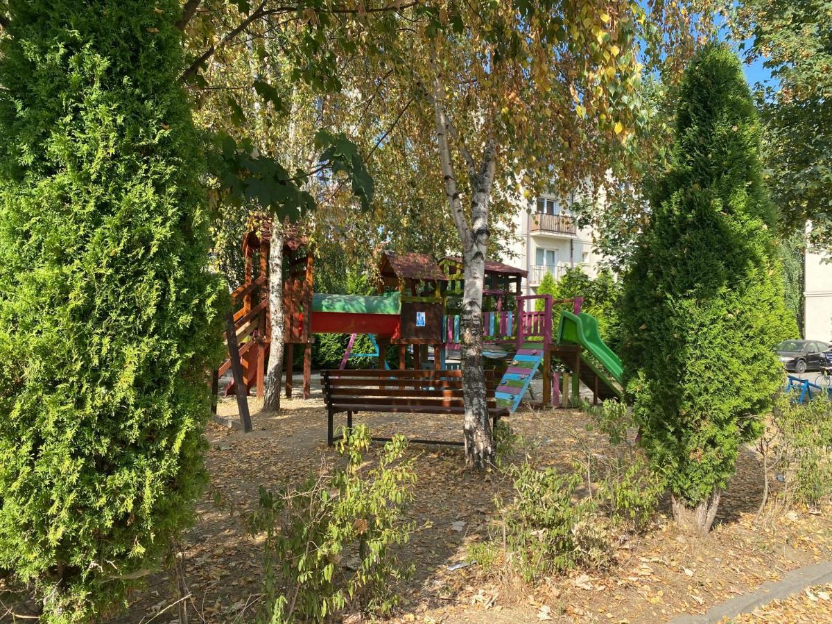 Wanderlust Home Cream, Rasnov Apt For 4, Wifi And Free Parking 외부 사진
