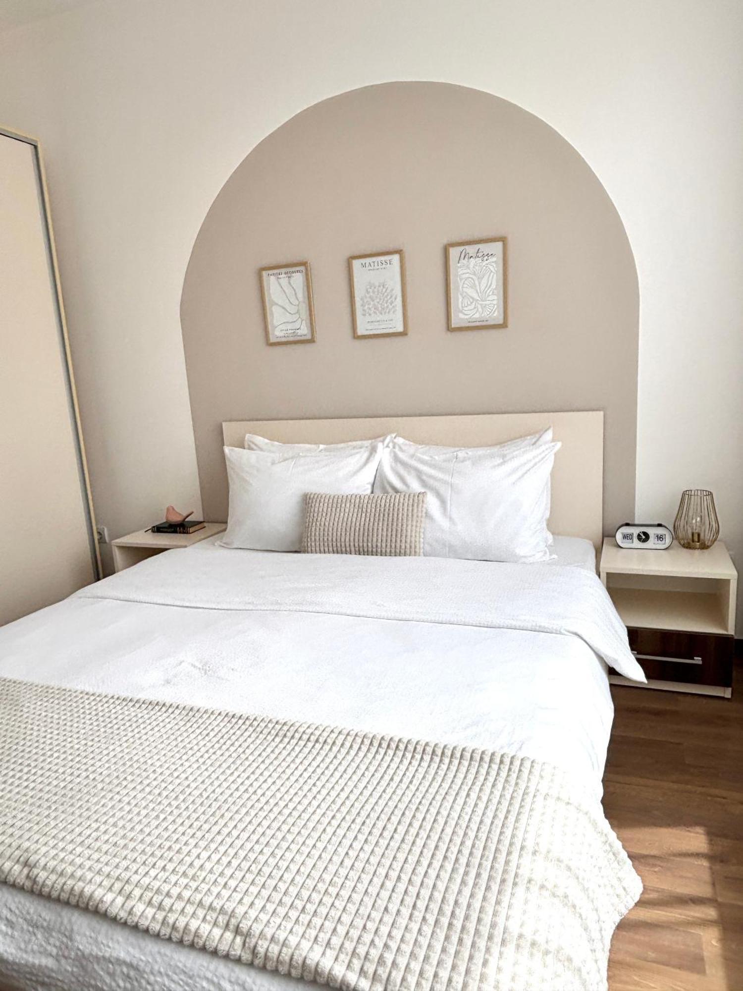 Wanderlust Home Cream, Rasnov Apt For 4, Wifi And Free Parking 외부 사진