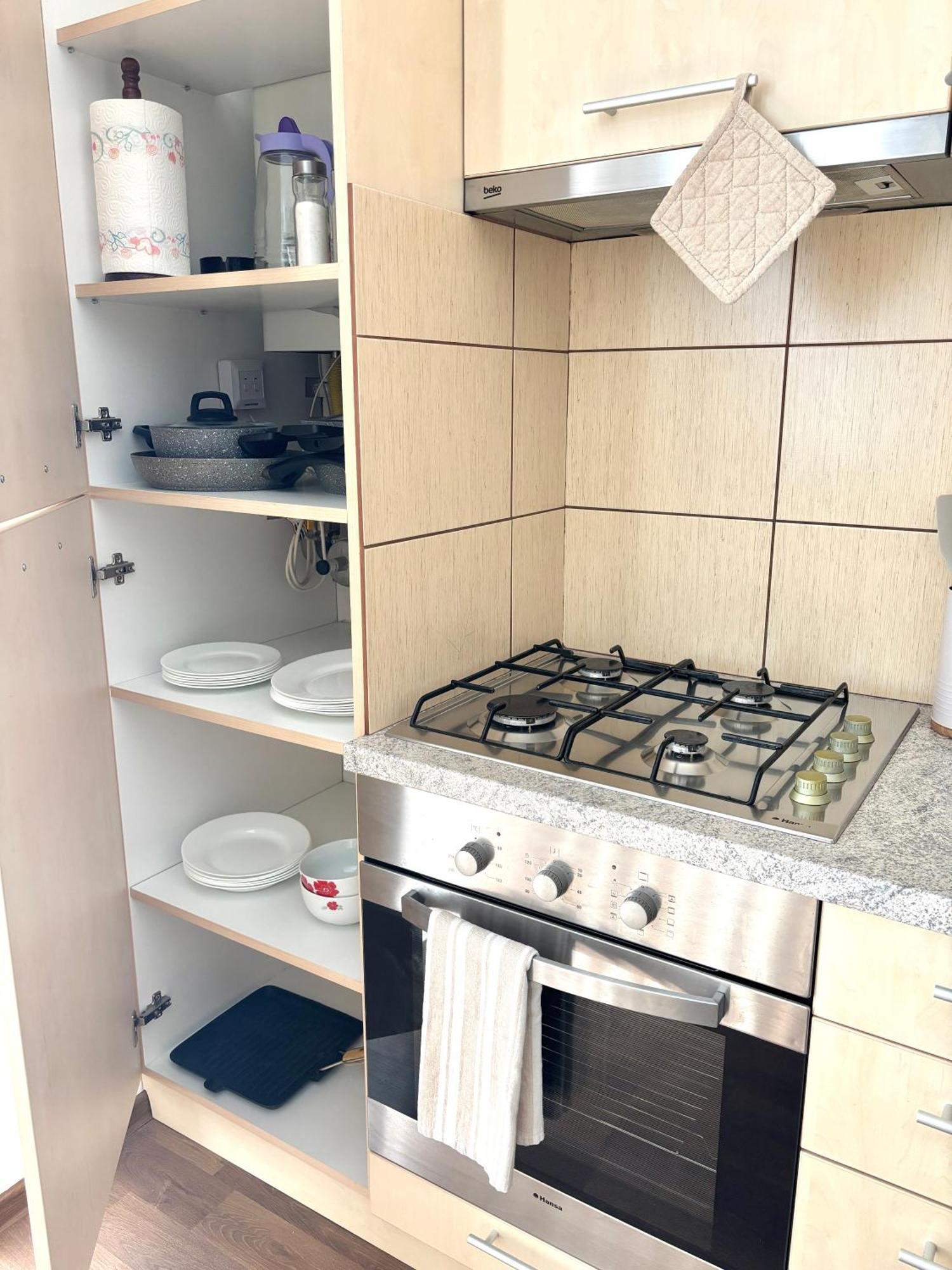 Wanderlust Home Cream, Rasnov Apt For 4, Wifi And Free Parking 외부 사진