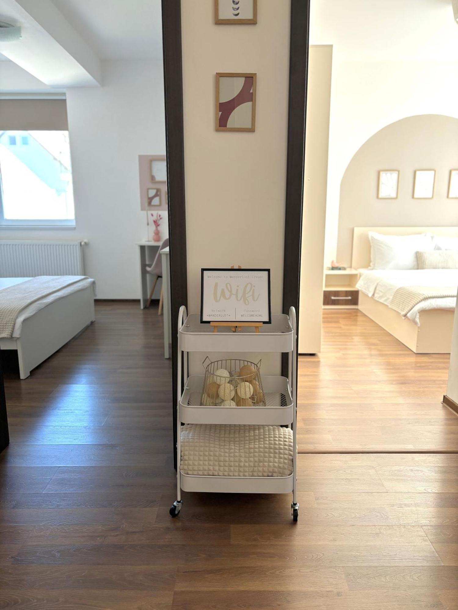 Wanderlust Home Cream, Rasnov Apt For 4, Wifi And Free Parking 외부 사진