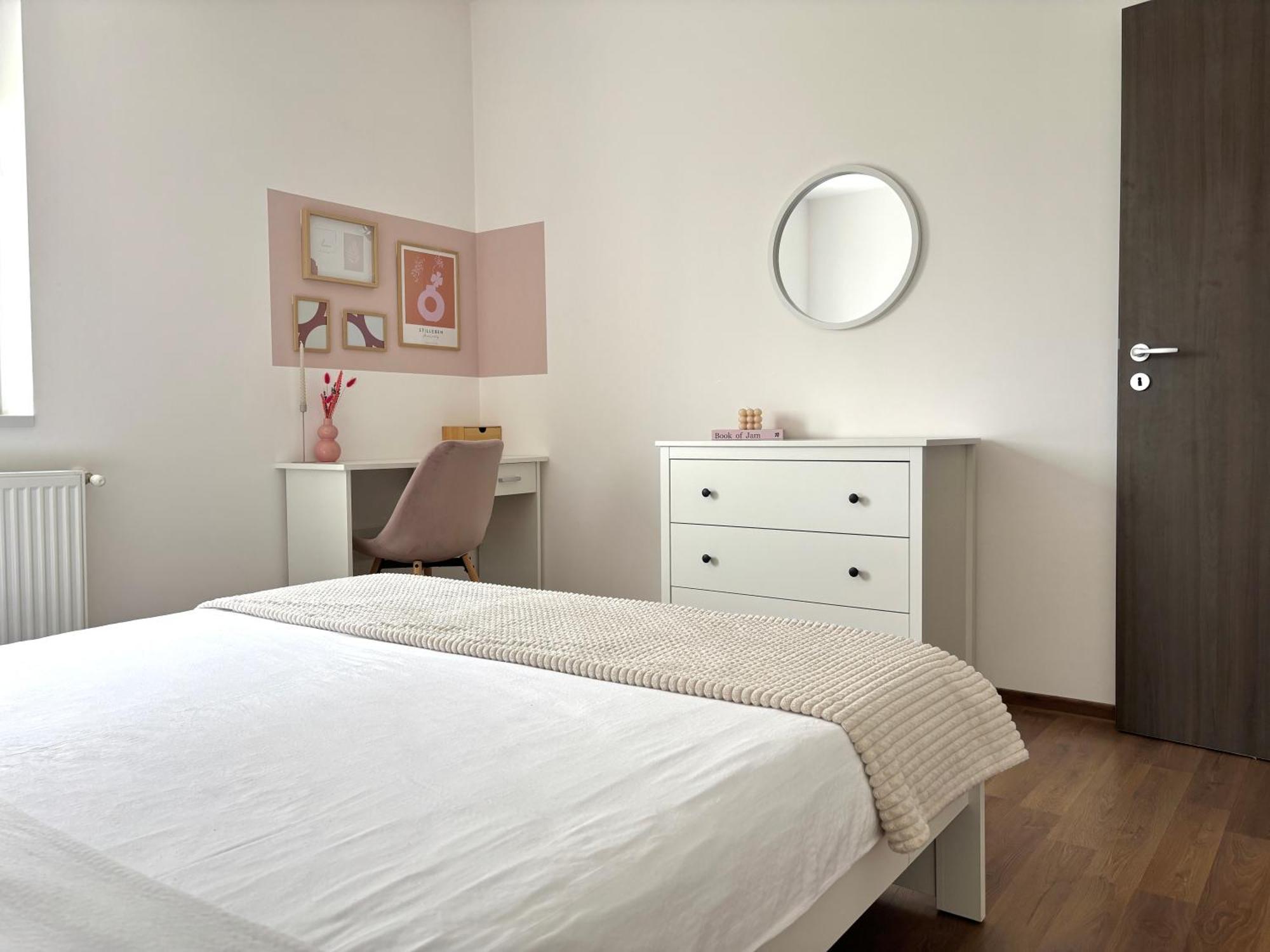 Wanderlust Home Cream, Rasnov Apt For 4, Wifi And Free Parking 외부 사진
